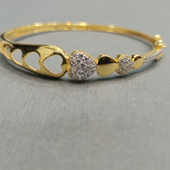 Heart shaped design bracelet